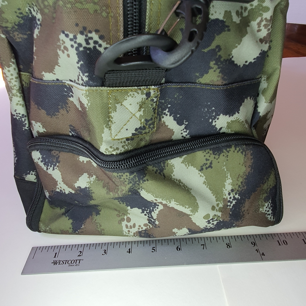 Quiksilver Medium Shelter Green Camo Duffel Bag NWT - Picture 6 of 9